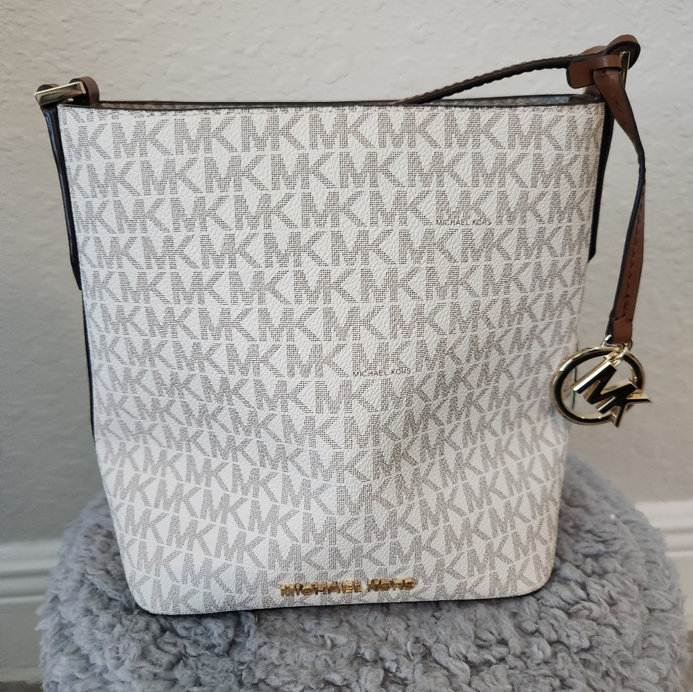 Michael Kors Bucket Bag
